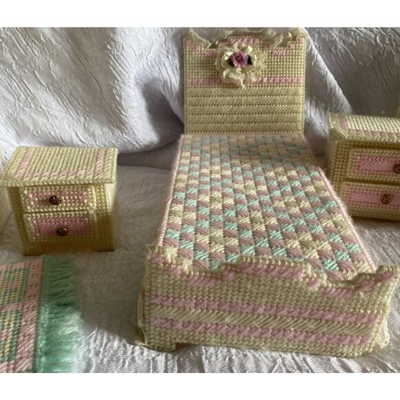 Vintage Barbie Plastic Canvas Needle Doll House Nursery & Bedroom 18 Pieces